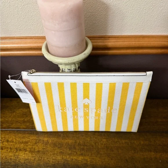 ✨NWT - Kate Spade Street Tote Large Zip Pouch✨ - Picture 5 of 8